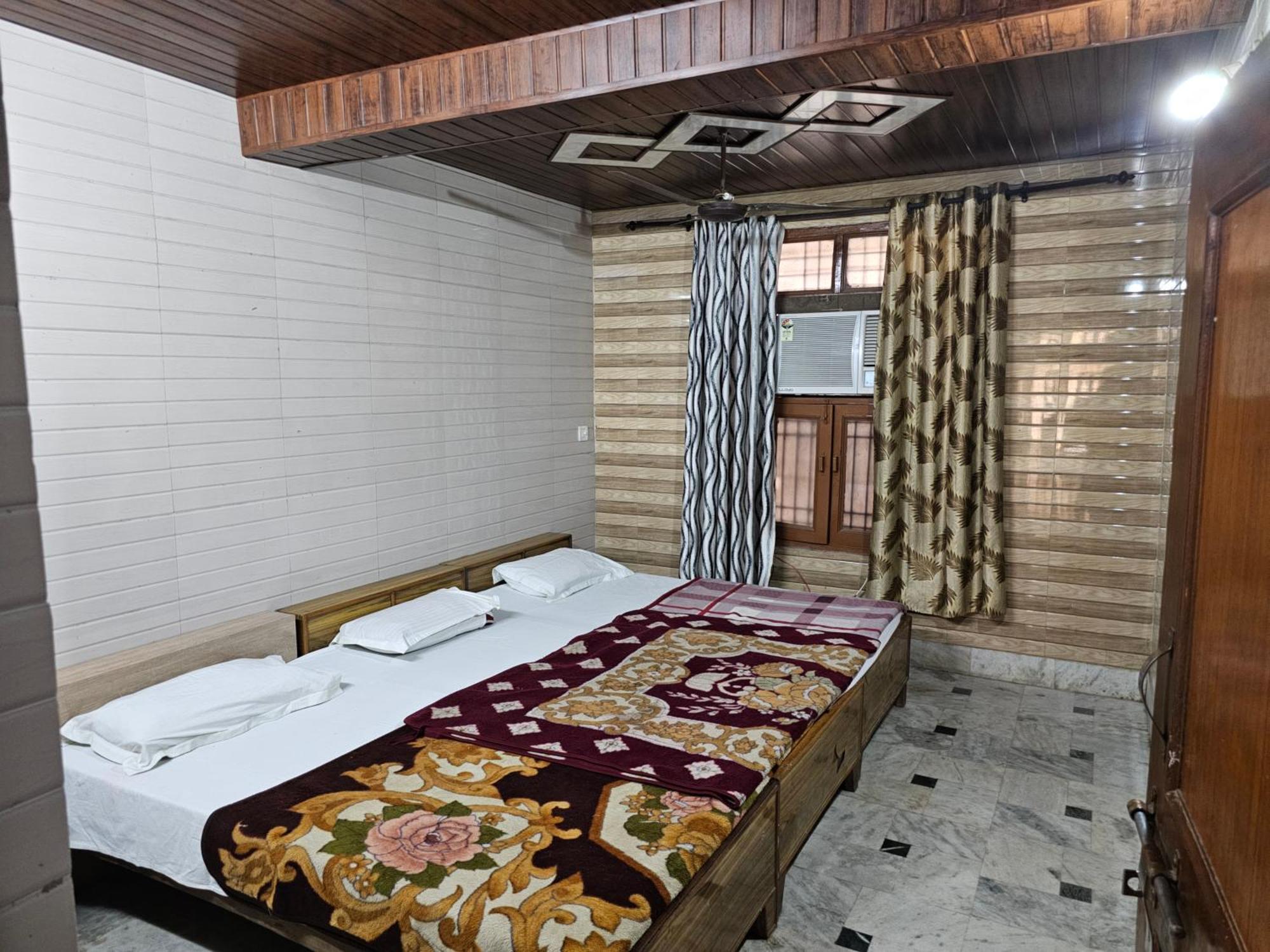 Subhadra Guest House マトゥラー 部屋 写真
