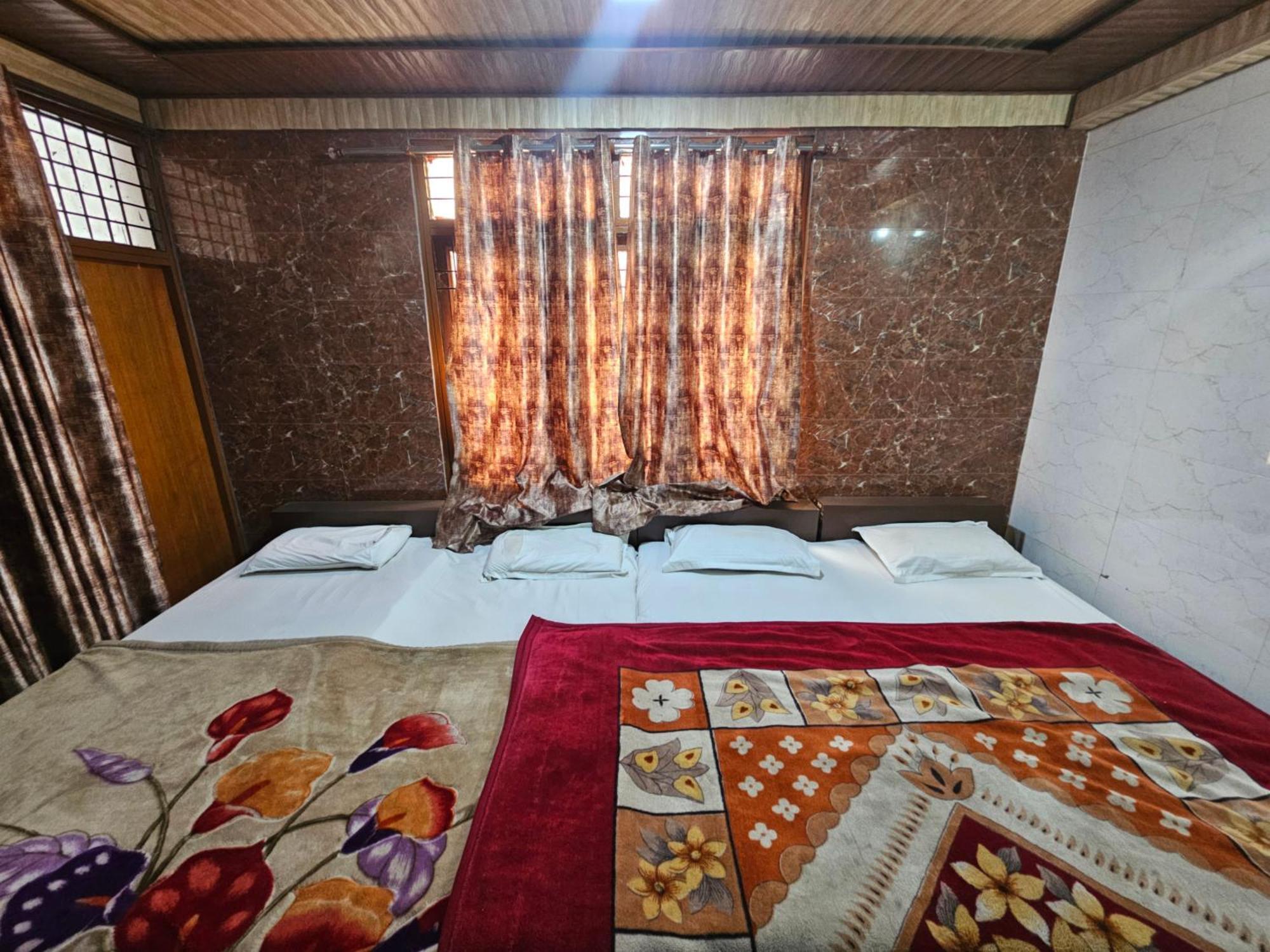 Subhadra Guest House マトゥラー 部屋 写真